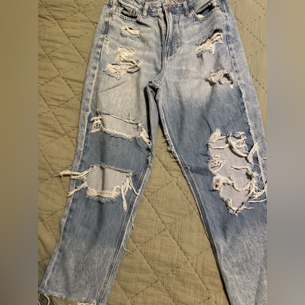 American Eagle High Rise Mom Jean Size 10 Short